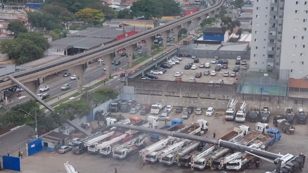 Acidente com guindaste paralisa Linha 15-Prata do Metrô