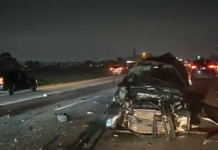 Carro capota e uma pessoa morre em grave acidente na Rodovia Ayrton Senna 