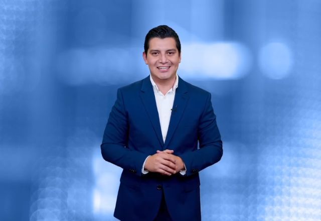 Adan Manzano, âncora e repórter da Telemundo | Reprodução/redes sociais