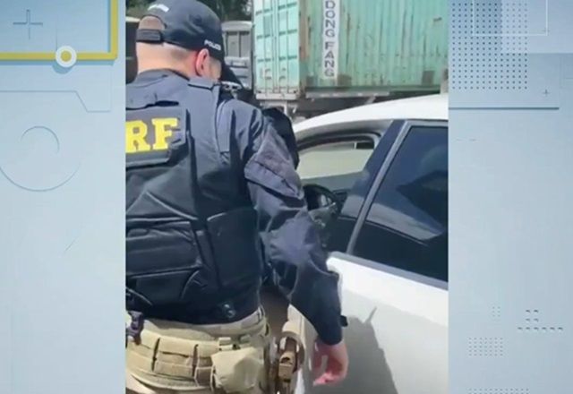 Sem conhecimento dos pais, adolescentes são flagrados viajando de carro, sozinhos Sem conhecimento dos pais, adolescentes são flagrados viajando de carro, sozinhos