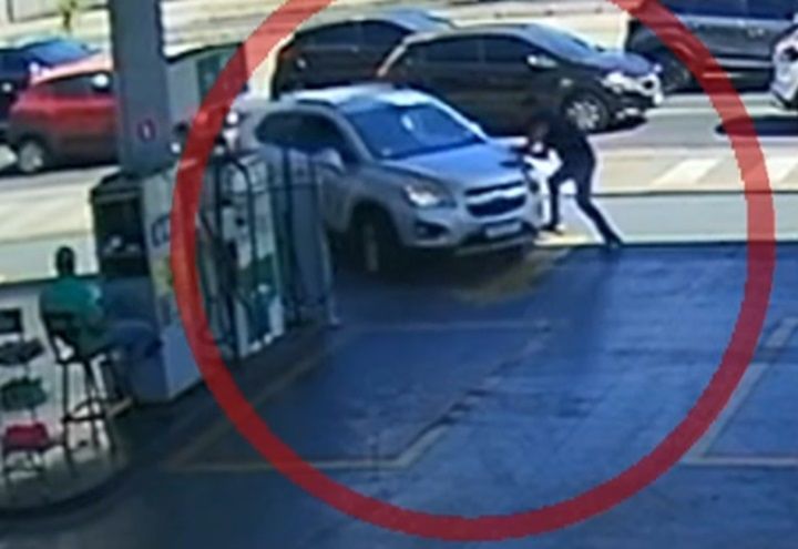 Advogado é preso por atropelar rapaz por duas vezes em posto
