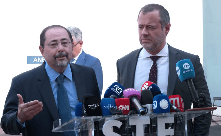 Os advogados Celso Vilardi e Paulo Cunha Bueno, que representam o ex-presidente Jair Bolsonaro no julgamento sobre a tentativa de golpe | Reprodução/SBT News