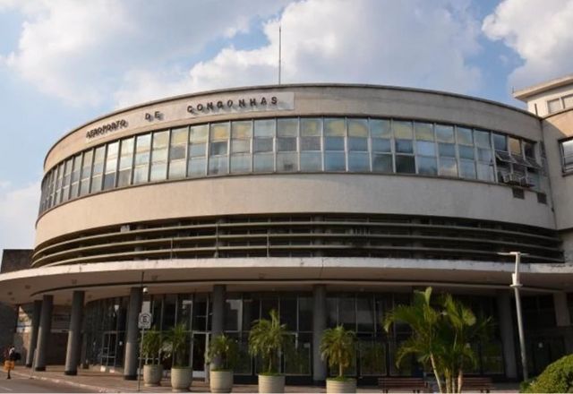 Aeroporto de Congonhas fecha após vazamento de combustível