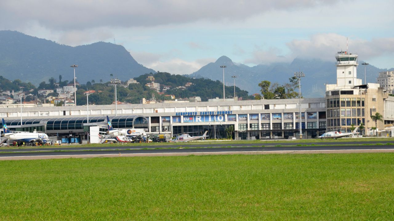 Avião sai da pista e Santos Dumont (RJ) interrompe operações