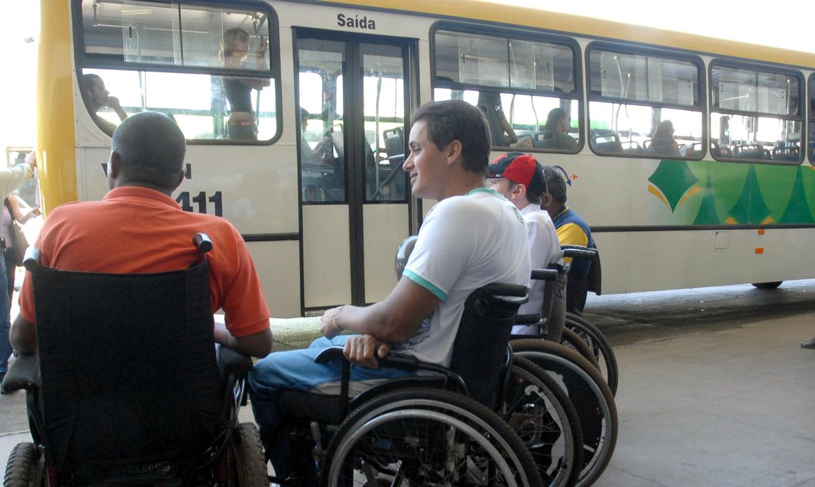Prazo para PcDs pedirem transporte nas eleições é adiado