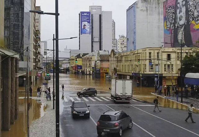 Avenida Julio de Castilhos, às 10h30 de sexta-feira (3) | Reprodução/ @EPTC_POA