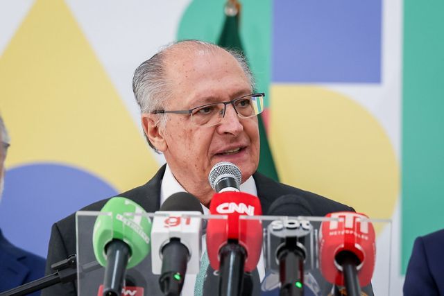 Geraldo Alckmin no lançamento do programa Carro Sustentável (Júlio César Silva/MDIC)