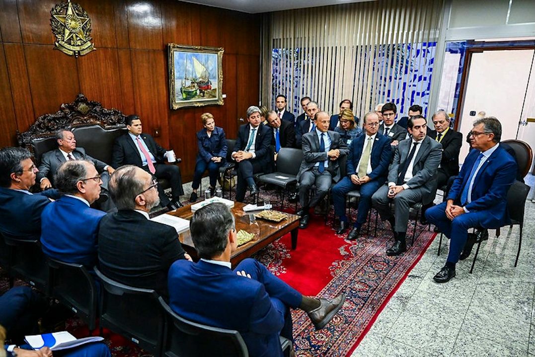 Senadores e representantes do setor privado em reunião nesta terça-feira (26) | Pedro Gontijo/Agência Senado
