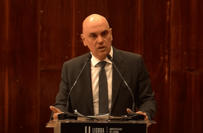 O ministro Alexandre de Moraes no Fórum Jurídico de Lisboa de 2025 | Reprodução/YouTube @sejaidp