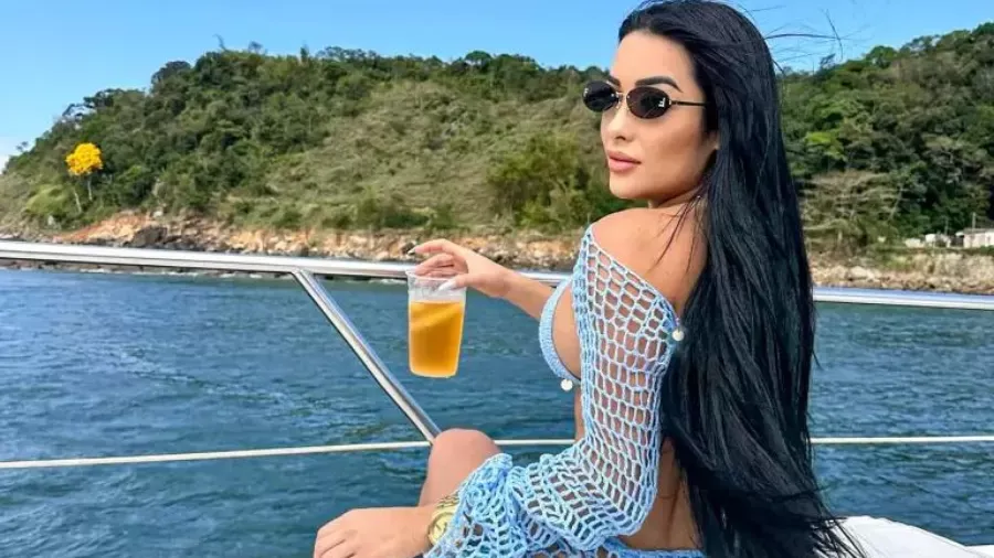 Corpo de mulher que fez selfie antes de lancha naufragar é encontrado em SP Corpo de mulher que fez selfie antes de lancha naufragar é encontrado em SP