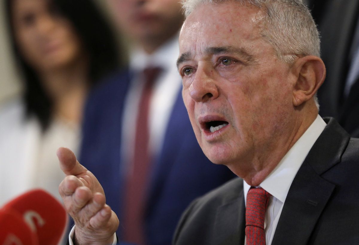 Ex-presidente da Colômbia Álvaro Uribe, em entrevista coletiva em Bogotá, em 2024. | Luisa Gonzalez/Reuters