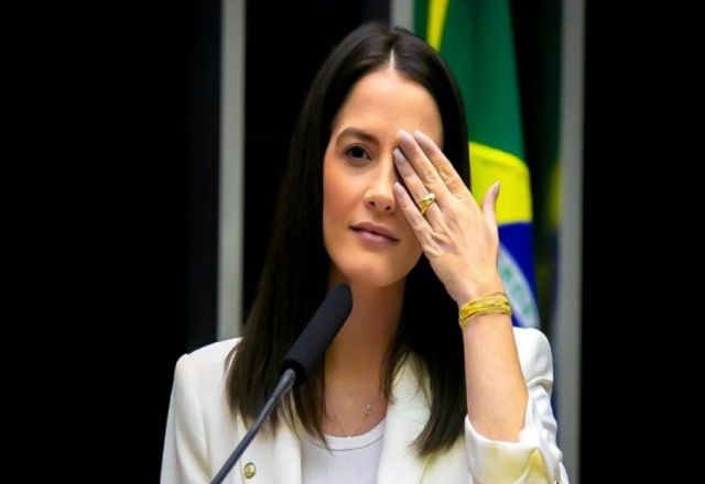 Morre Amália Barros