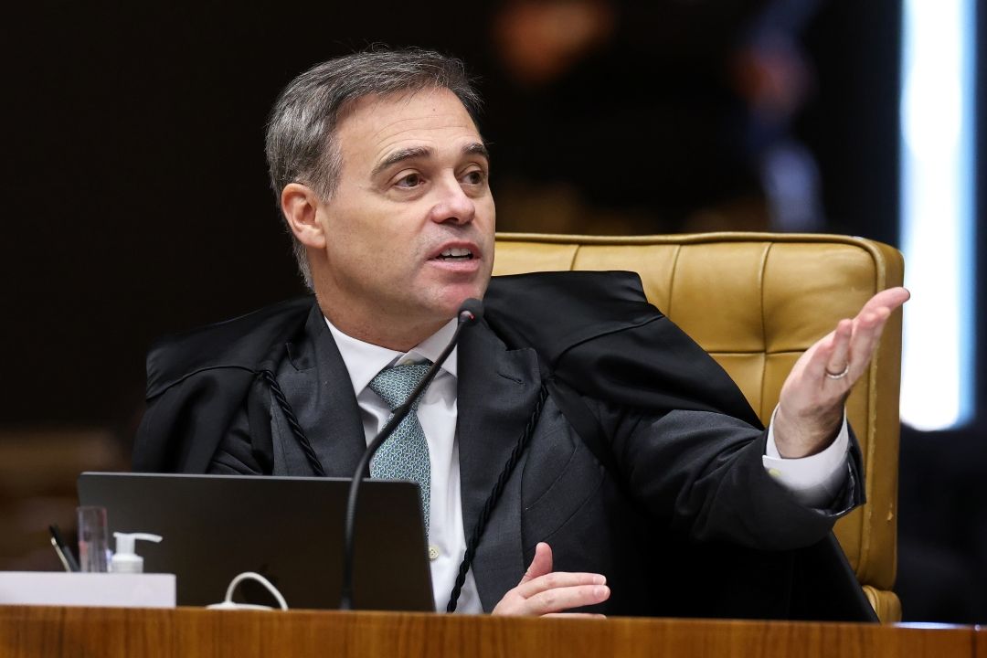 O ministro André Mendonça durante sessão plenária do STF em 15 de setembro de 2026 | O ministro Flávio Dino durante sessão plenária do STF em 15 de setembro de 2026 | Alejandro Zambrana/STF