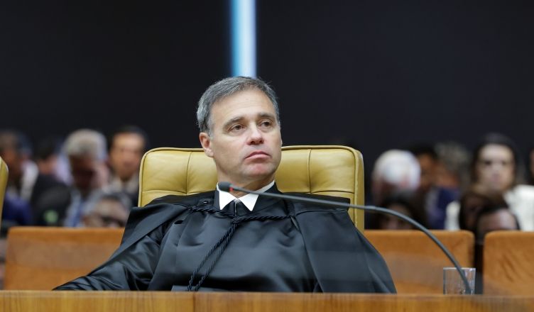 Ministro André Mendonça durante sessão no Supremo Tribunal Federal sobre a prorrogação da CPMI do INSS.