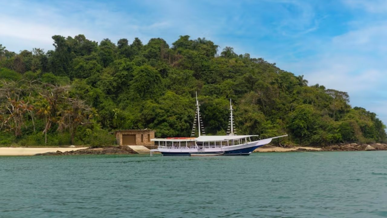 Imagem da notícia: Angra enfrenta protestos com nova taxa para turistas Imagem da notícia: Angra enfrenta protestos com nova taxa para turistas