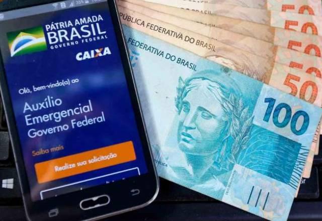 aplicativo auxilio emergencial e notas de 100 e 50 reais