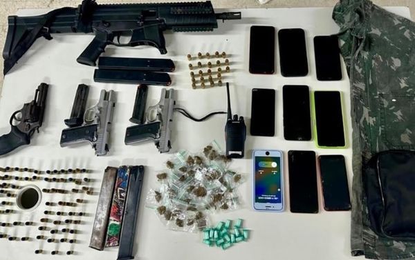 Armas, drogas e munições foram encontradas com suspeitos mortos | Divulgação/PMBA