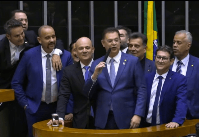 Deputados de oposição comemoram aprovação da 'PEC da Blindagem' | Reprodução