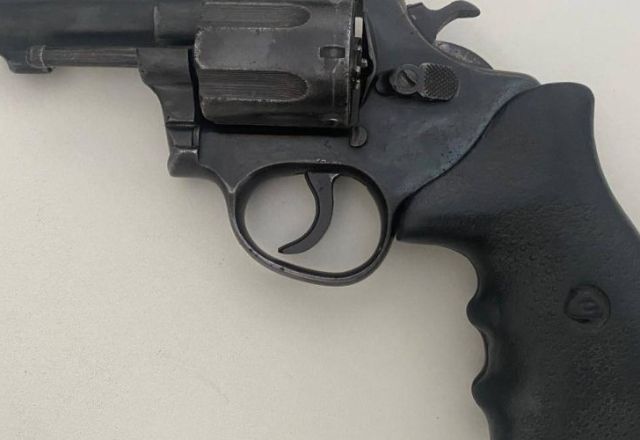 A Polícia Militar divulgou imagem da arma apreendida | Divulgação/SSP-BA