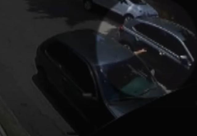 arma para fora de carro