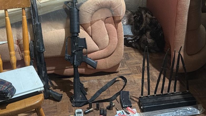 Fuzis apreendidos durante a operação nesta quarta-feira (18) | Divulgação/Polícia Federal