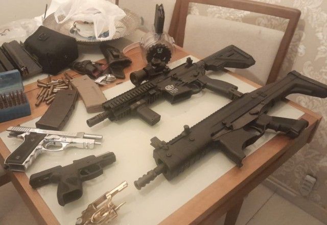 Homem é preso com arsenal escondido em cofre no interior de São Paulo
