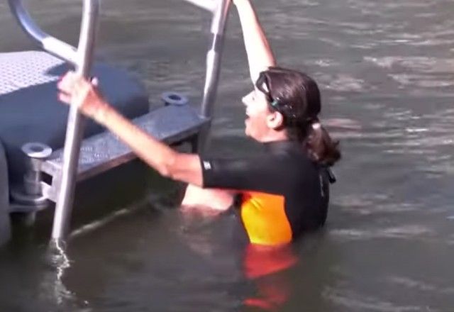 Prefeita mergulhou no Rio Sena para provar qualidade das águas | Reprodução/SBT Brasil