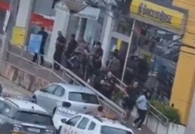 Criminosos armados tentam assaltar agência bancária | Reprodução/Redes sociais