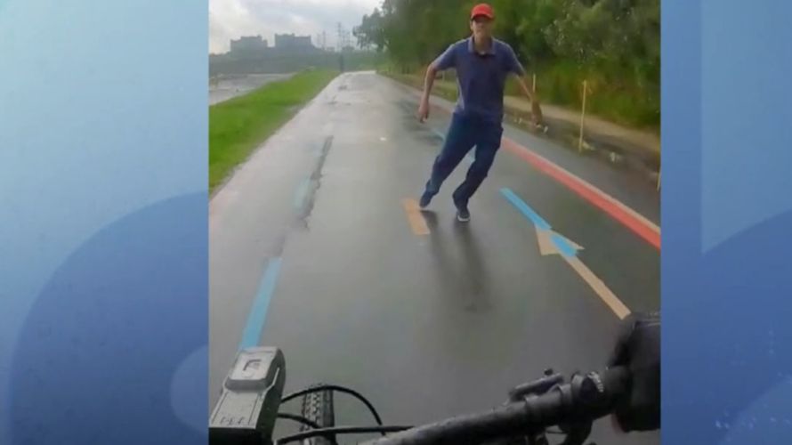 Ciclista registrou o assalto na ciclovia da marginal Pinheiros | Reprodução