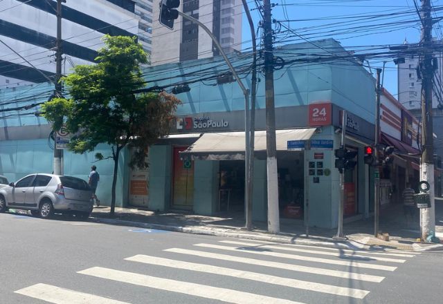 Criminosos roubam R$ 50 mil em medicamentos para emagrecer de farmácia em SP