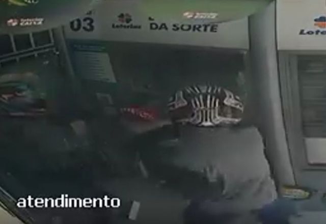 Criminosos armados com martelo assaltam lotérica em São Paulo | Reprodução