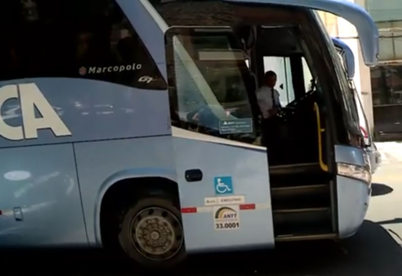 Ônibus foi assaltado na Avenida Brasil, uma das principais vias expressas do Rio | SBT