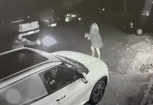 assassino atirando