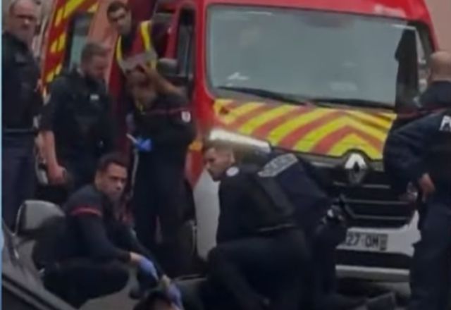 Ataque a faca na França deixa um morto e três policiais feridos | Foto: Reprodução/AP News