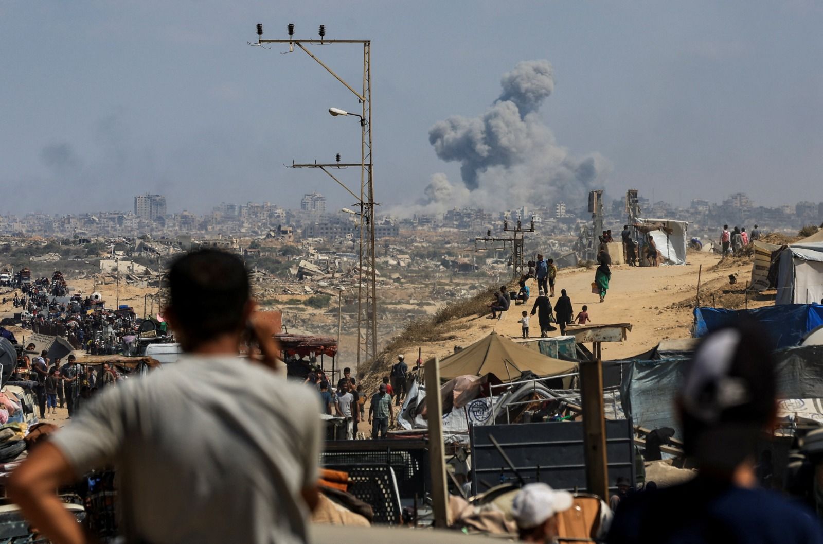 Forças israelenses avançam em Gaza e deixam mais mortos | REUTERS/Dawoud Abu Alkas