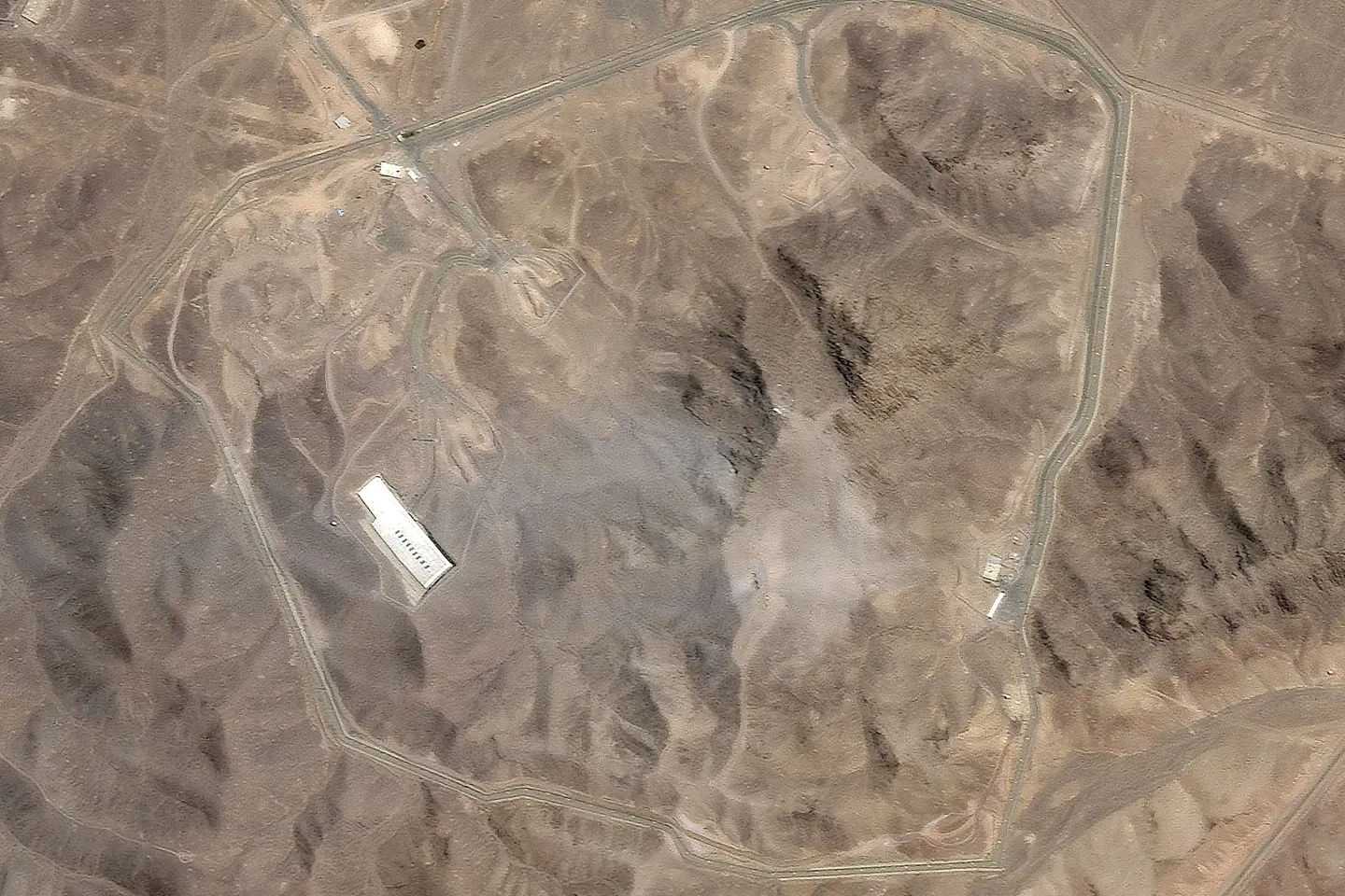 Parlamento do Irã aprova a suspensão da cooperação com o órgão de vigilância nuclear da ONU | Planet Labs PBC/AP