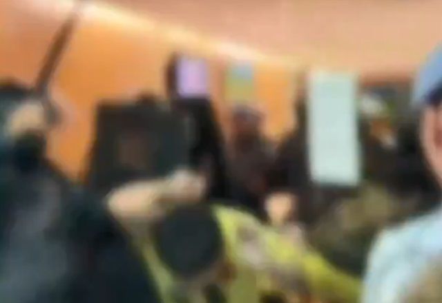 Em um dos locais, os PMs se enfileiraram com escudos para impedir a passagem dos manifestantes | Reprodução