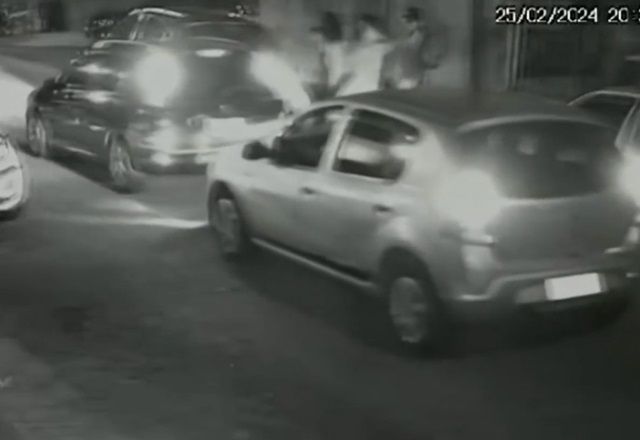 Criminosos abrem fogo contra família em frente à igreja; um morre 