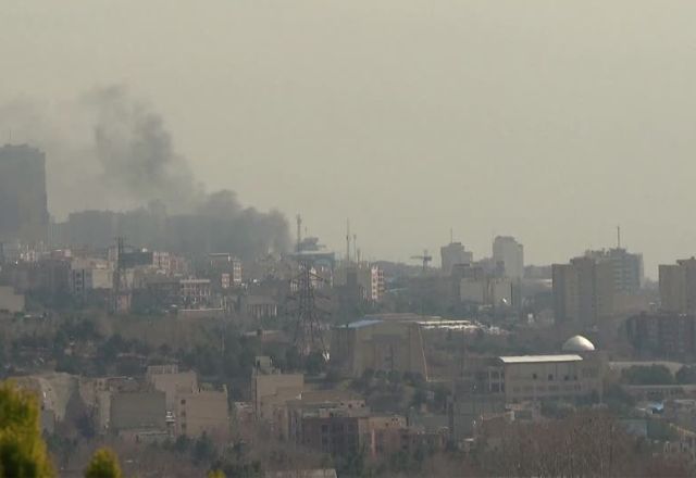 Irã diz que ataques conjuntos de EUA e Israel já deixaram 1045 mortos no país