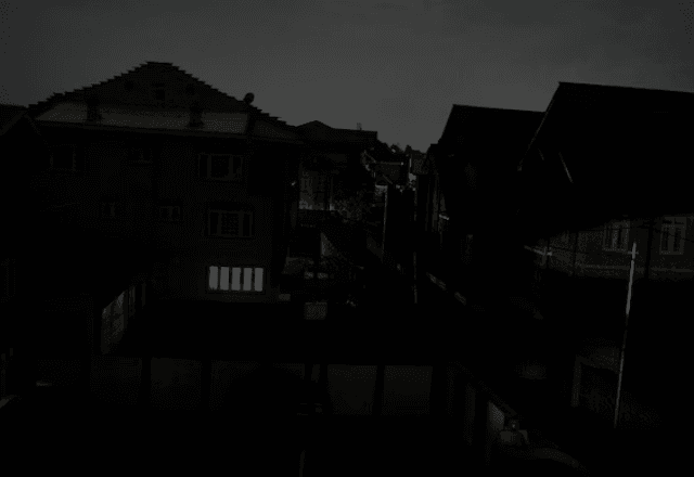 Apagão em Jammu, na Índia | Reprodução AP Photo