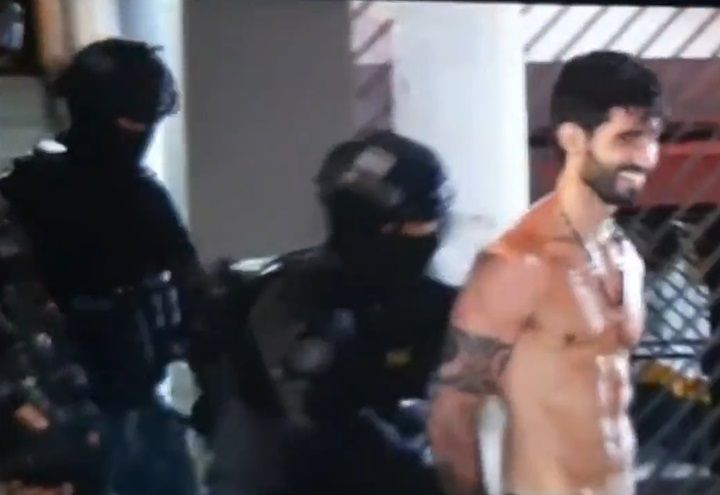 Atirador que entrou em surto tinha granada e cocaína em apartamento 