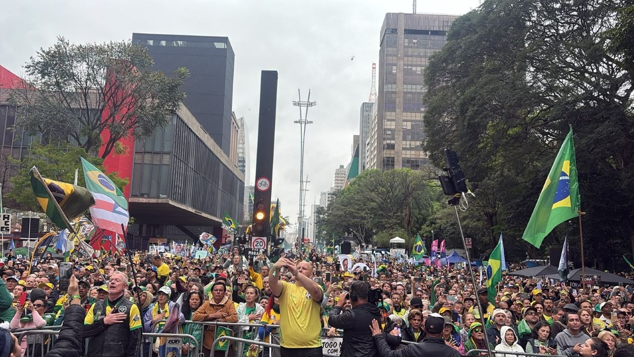 Apoiadores de Flávio Bolsonaro durante ato na avenida Paulista no 7 de Setembro | SBT News