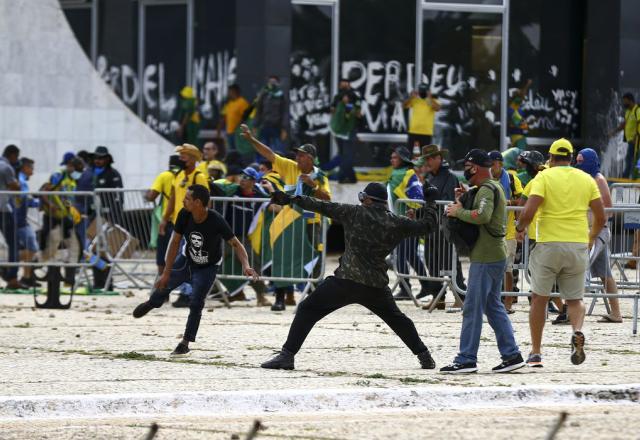 atos 8 de janeiro