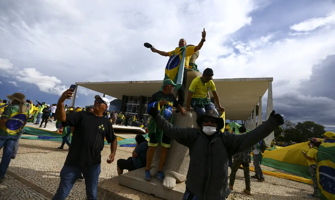 Manifestantes golpistas em 8 de janeiro de 23 (Marcelo Camargo/Ag. Brasil)