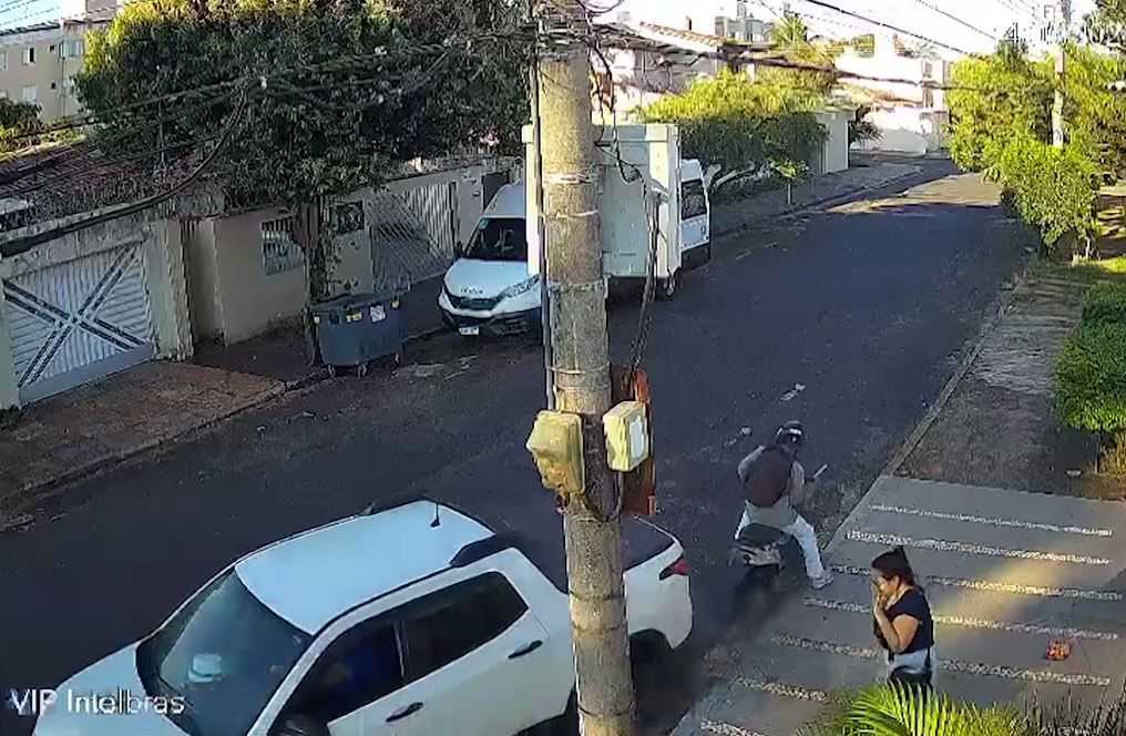 Câmera de segurança registra tentativa de assalto em Uberlândia (MG) | Reprodução