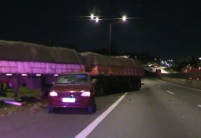 SP: Caminhoneiro desce para socorrer vítima e os dois morrem atropelados 
