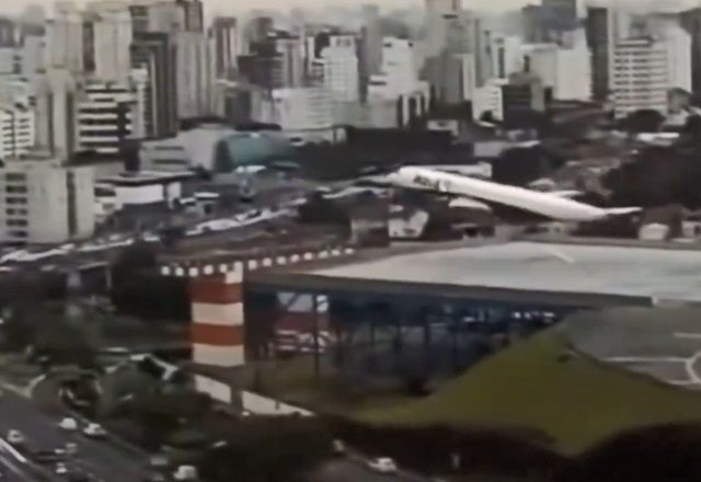 Avião decola nos metros finais da pista de Congonhas, em SP 