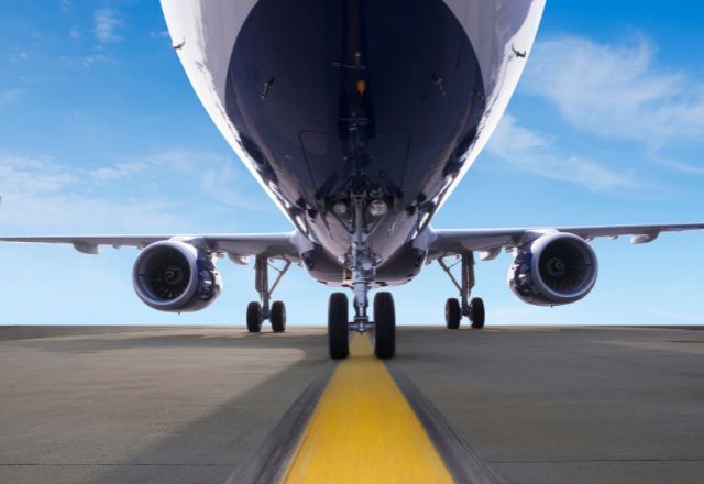 Dois corpos são encontrados no trem de pouso de um avião nos EUA | JetBlue