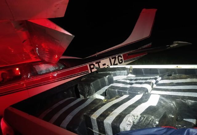 Aeronave levava 420 kg de cocaína