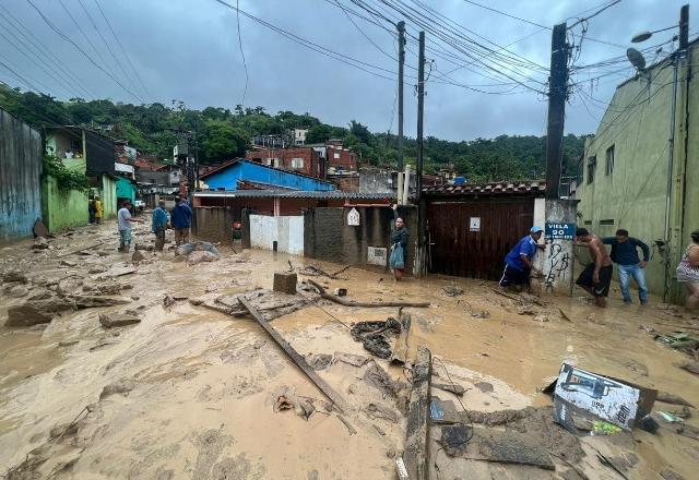 bairro embaixo da lama em São Sebastião